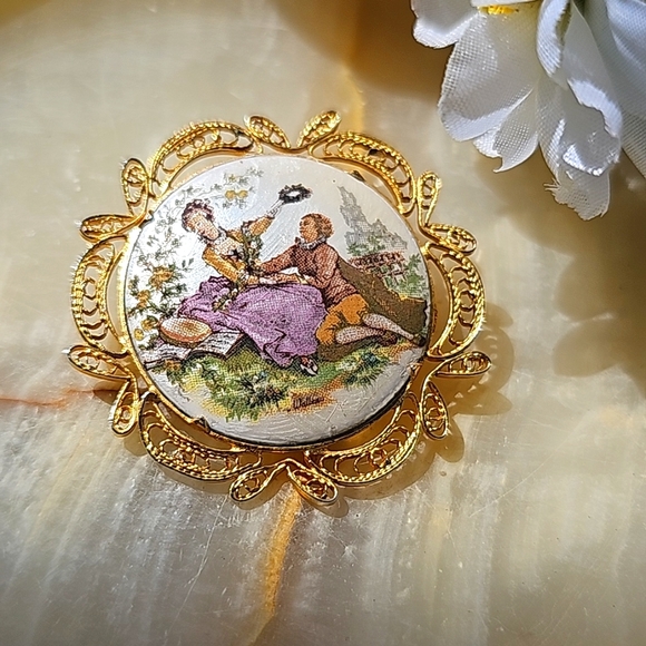 Source Unknown Jewelry - VINTAGE Victorian Scenery Brooch